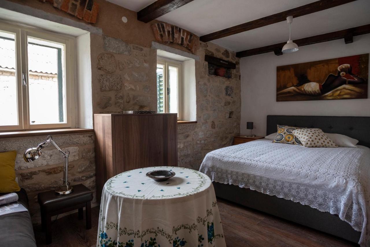 Guesthouse Nina Kastel Novi ภายนอก รูปภาพ
